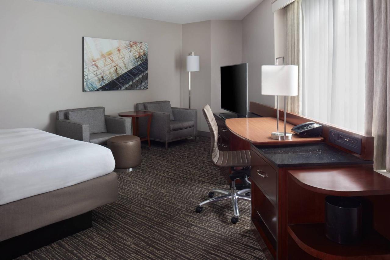 Marriott Downtown At Cf Toronto Eaton Centre Hotel Exterior photo