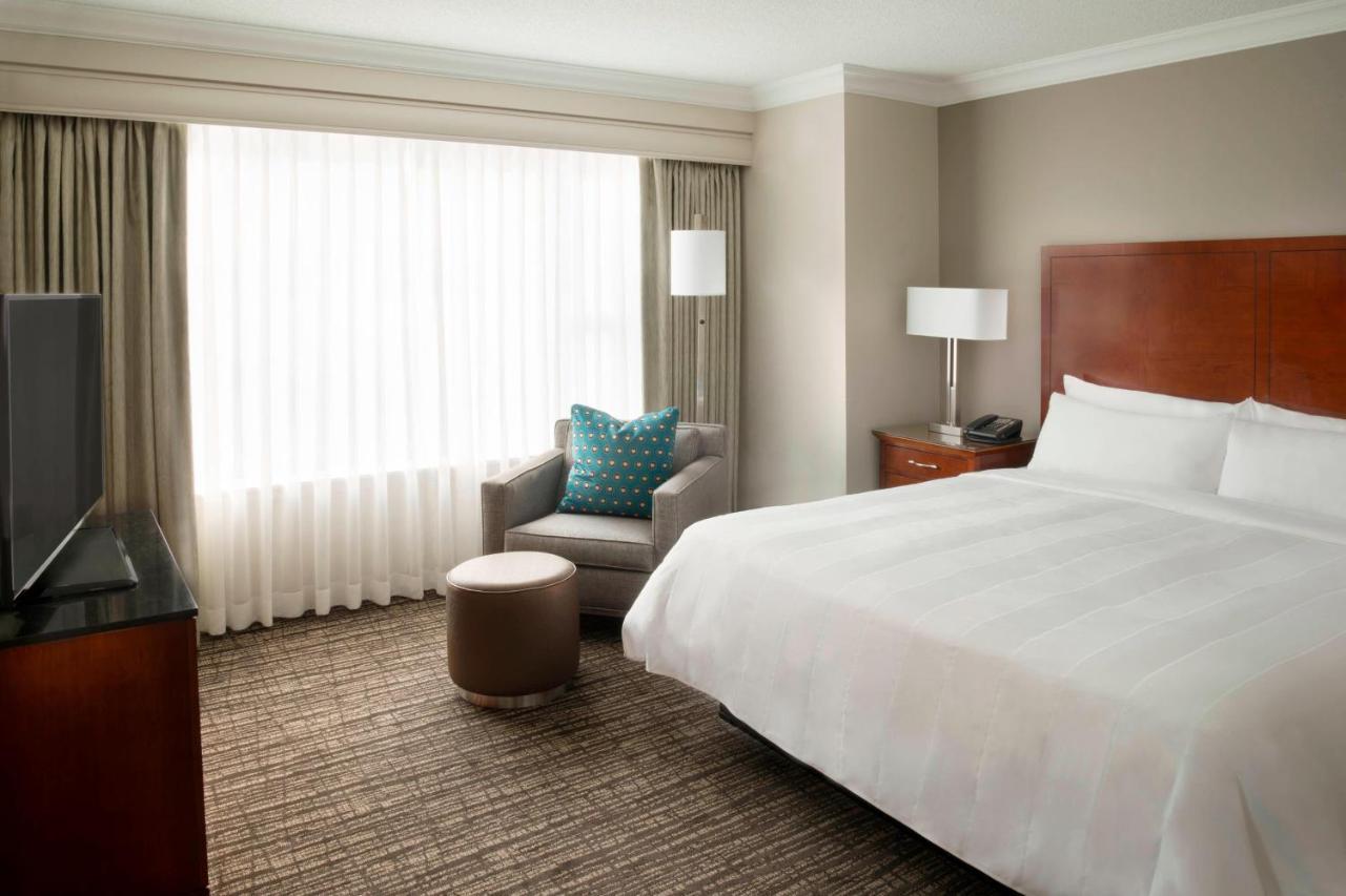 Marriott Downtown At Cf Toronto Eaton Centre Hotel Exterior photo
