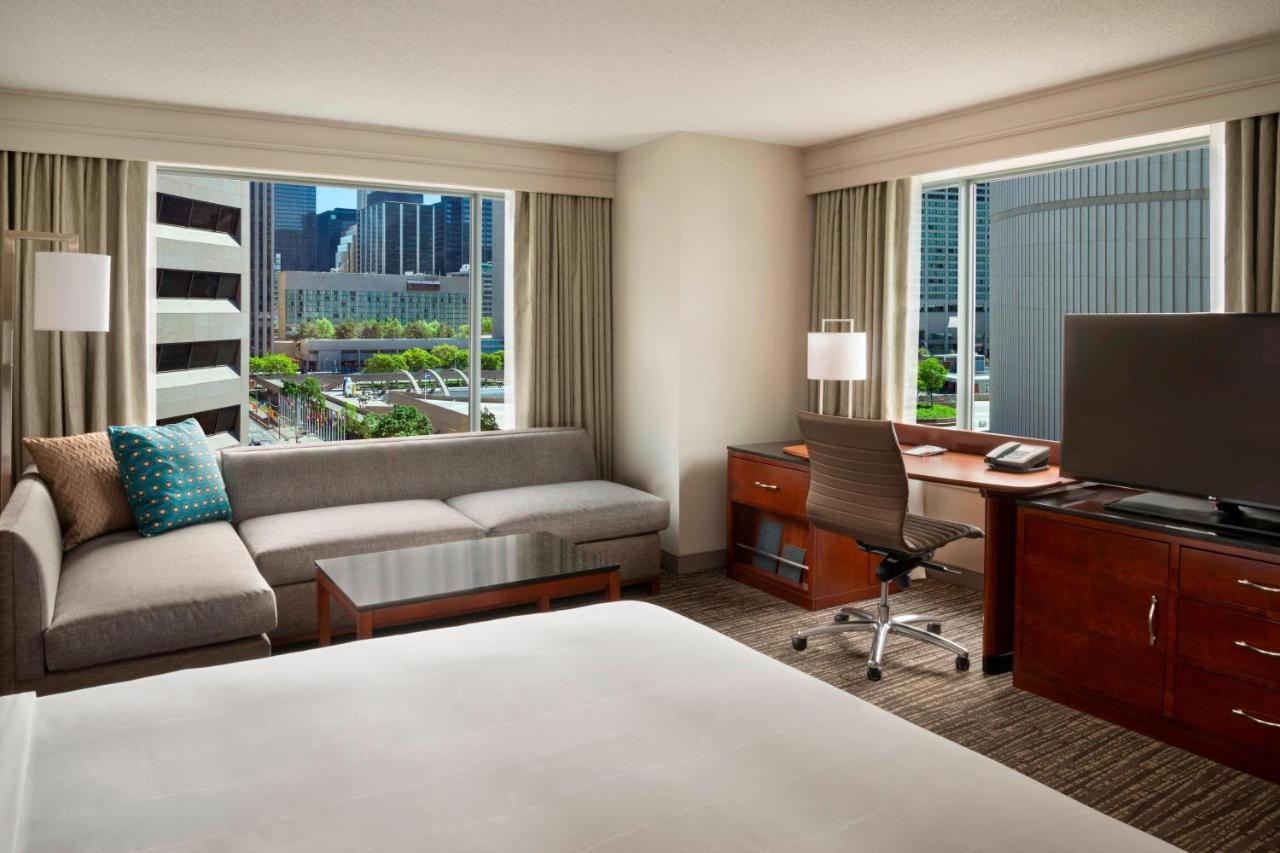 Marriott Downtown At Cf Toronto Eaton Centre Hotel Exterior photo