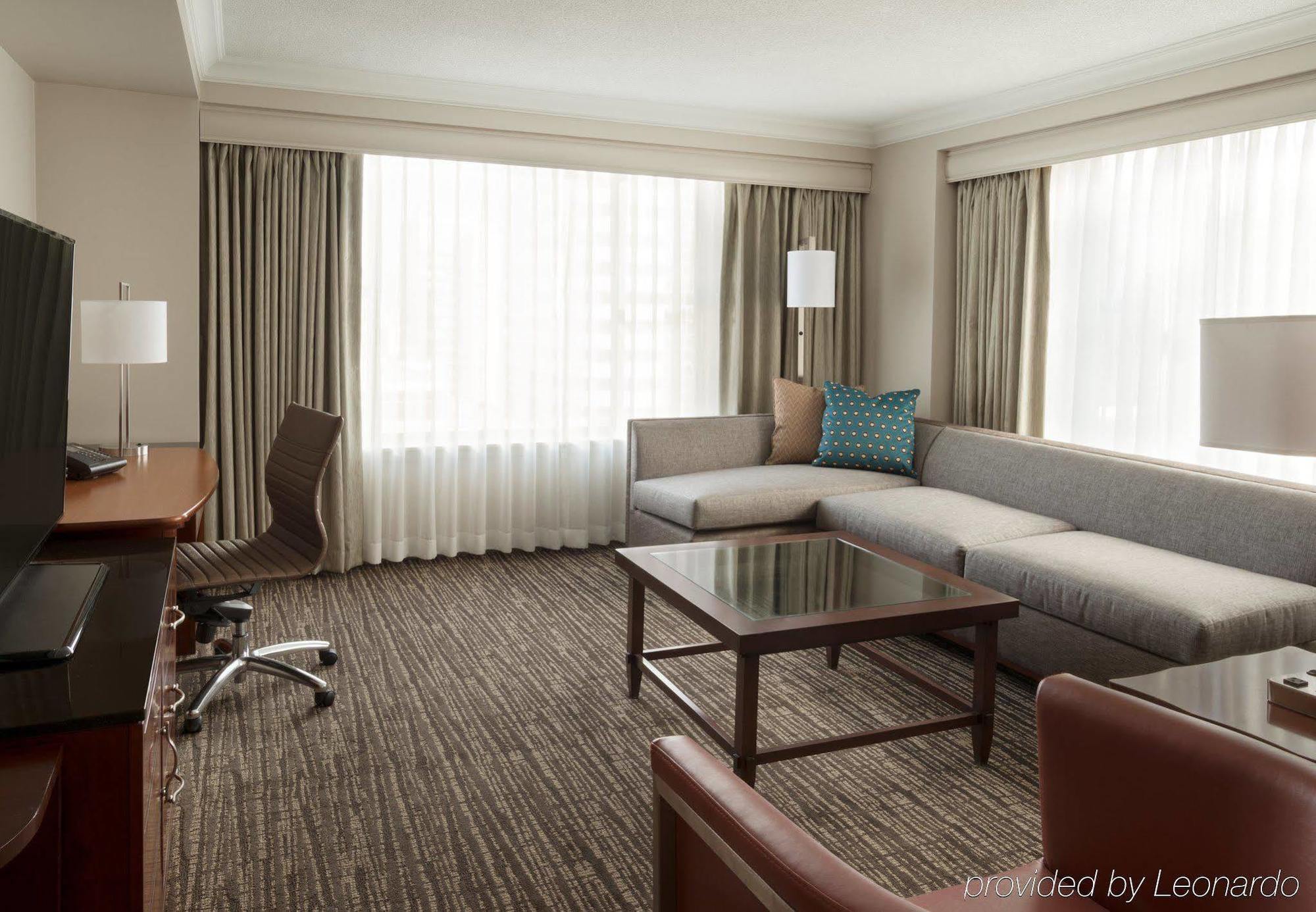Marriott Downtown At Cf Toronto Eaton Centre Hotel Exterior photo